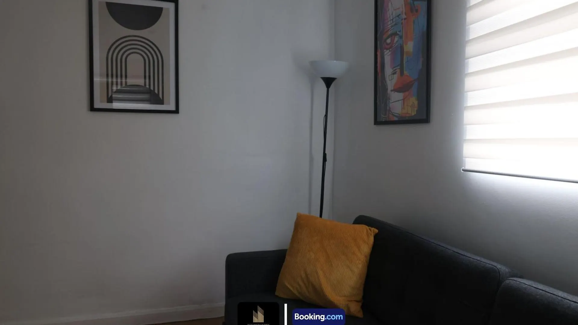 Stylish 2 Bedroom Apt By Luxe Haven Homes Short Lets & Serviced Accommodation Canning Town Greater London With Free Wifi 0*,