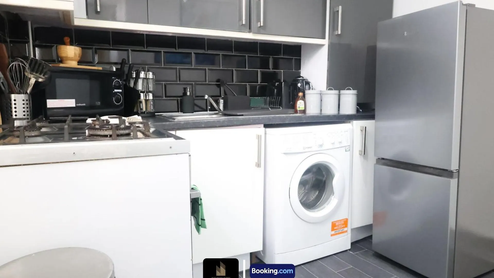 Stylish 2 Bedroom Apt By Luxe Haven Homes Short Lets & Serviced Accommodation Canning Town Greater London With Free Wifi 0*,  United Kingdom