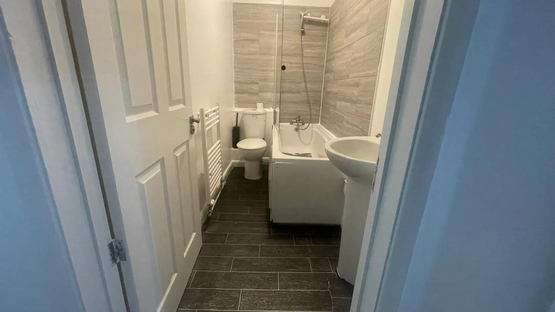 Stylish 2 Bedroom Apt By Luxe Haven Homes Short Lets & Serviced Accommodation Canning Town Greater London With Free Wifi United Kingdom