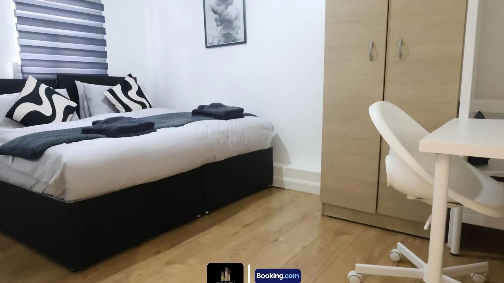 Stylish 2Bedroom Apt By Luxe Haven Homes Short Lets & Serviced Accommodation Canning Town Greater London With Free Wifi