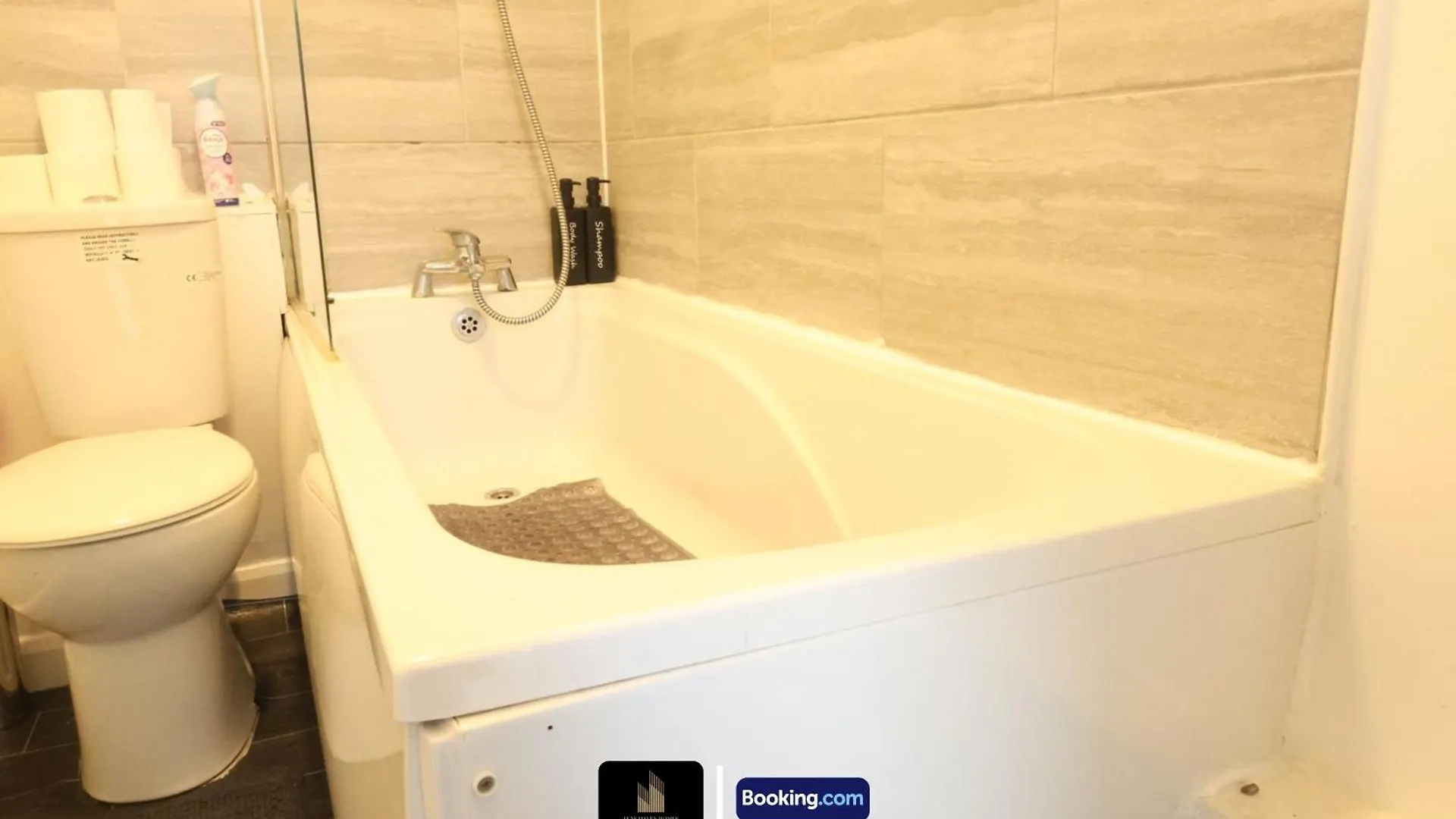 Stylish 2Bedroom Apt By Luxe Haven Homes Short Lets & Serviced Accommodation Canning Town Greater London With Free Wifi