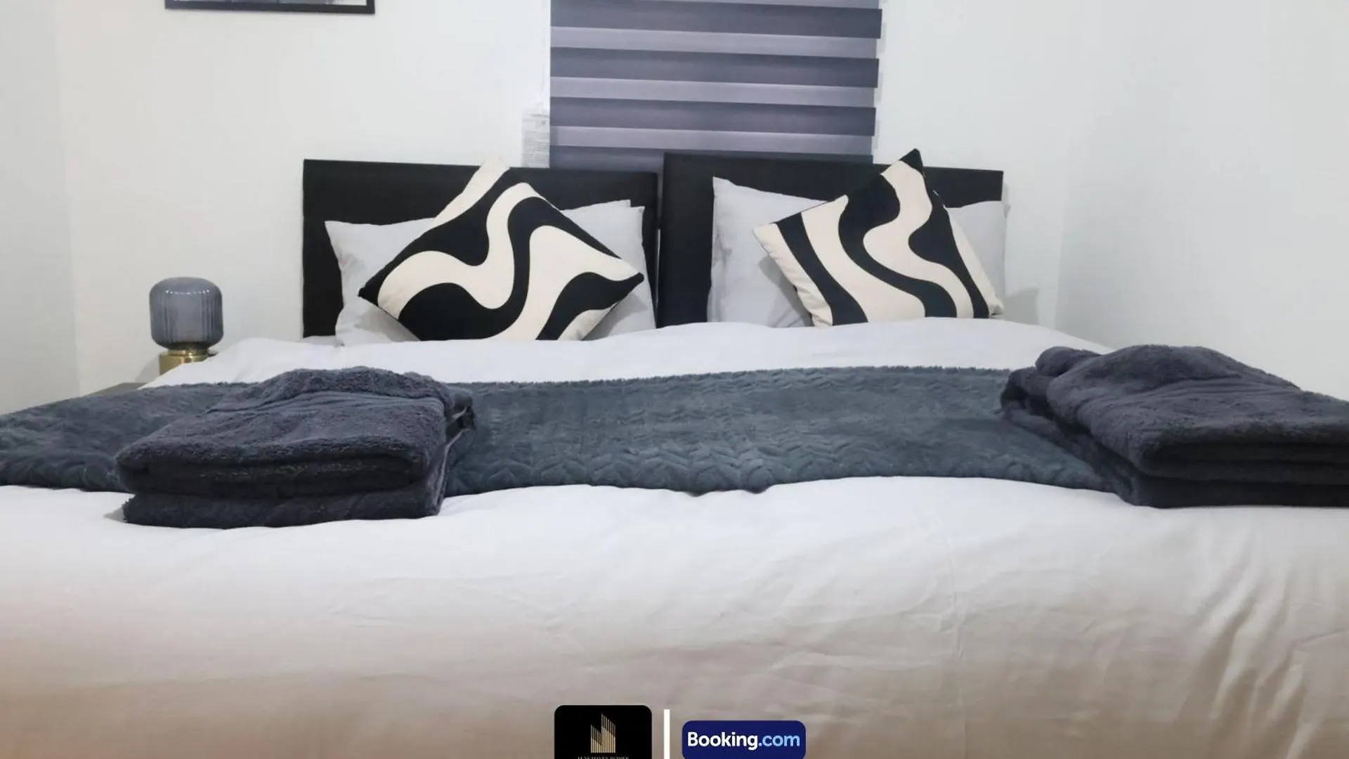 Stylish 2Bedroom Apt By Luxe Haven Homes Short Lets & Serviced Accommodation Canning Town Greater London With Free Wifi